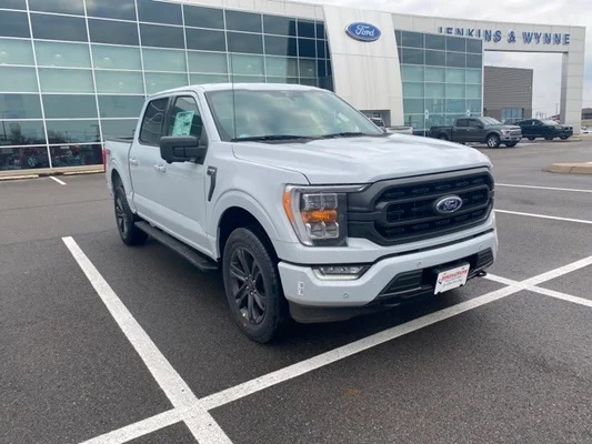 Ford F-150 Space White F-150 XLT Sport 2
