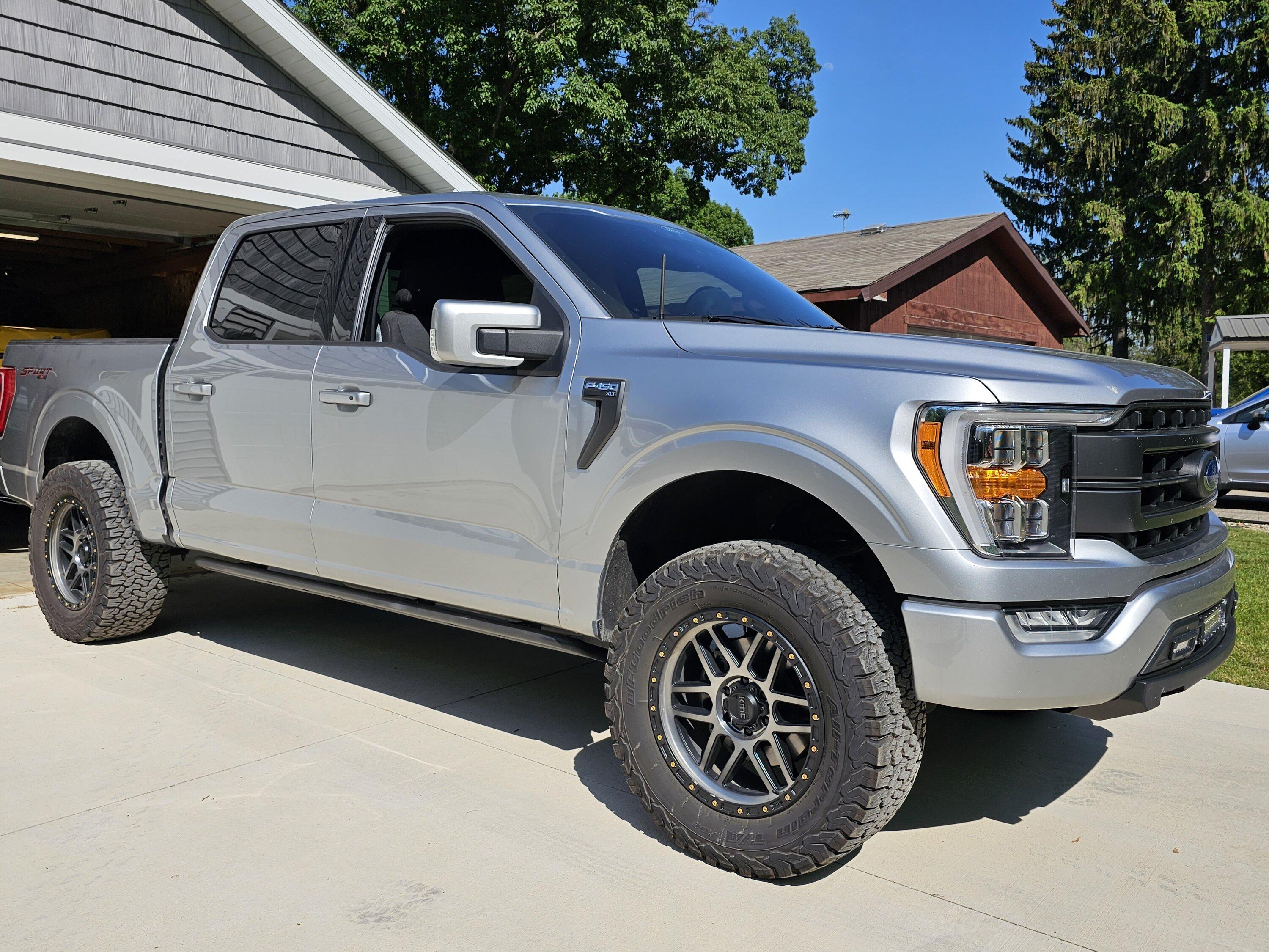 Ford F-150 2021 Iconic Silver 5.0L, 20x9 +0 and 35x12.50 KO2 tires. 3.5" ReadyLift SST leveling kit, Fox, Bilstein 20230529_170736