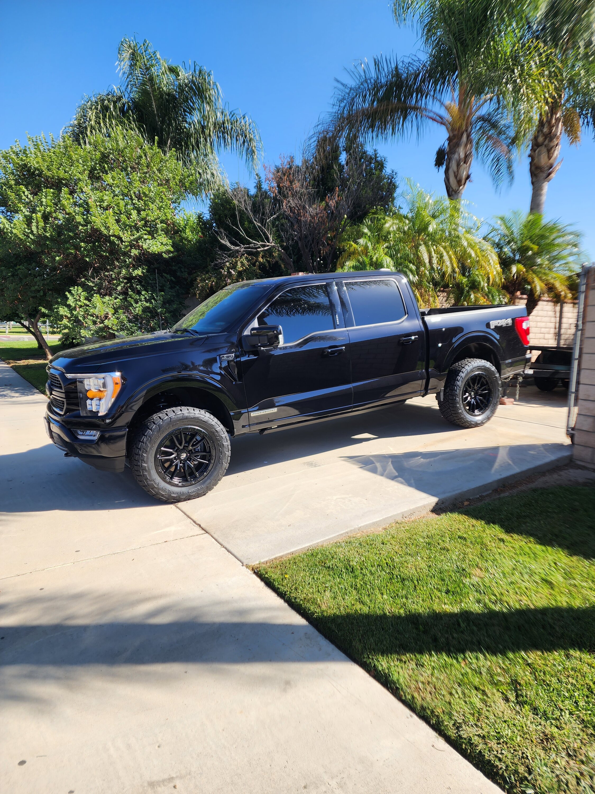 Ford F-150 14-20 Fox 2.0 Leveling Lift Kit installed on 2022 PowerBoost F-150 20231014_105342