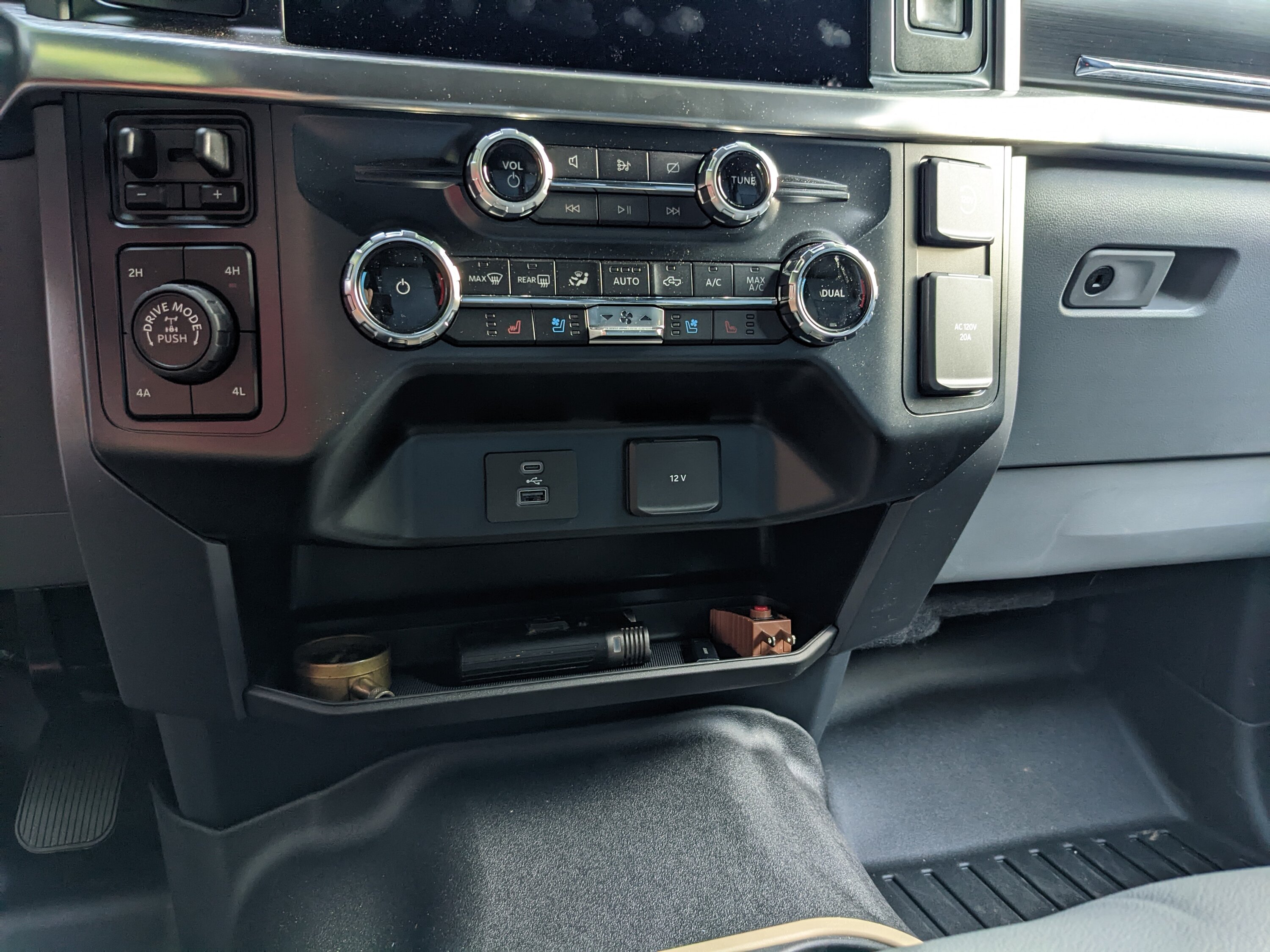 Ford F-150 Lariat powerboost with non-functioning 12v outlet on dash PXL_20220617_103651926.MP
