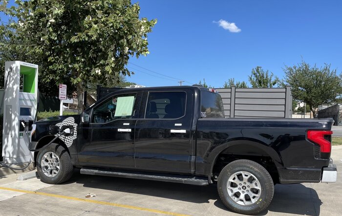 F-150 Lightning spotted charging : 124kW @ 49% SOC