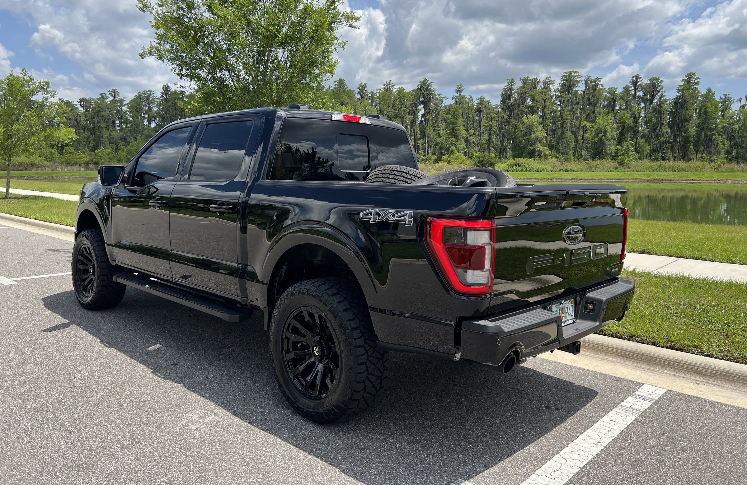 2022 Lariat Sport 4x4 502a BAP (Black Appearance Package) w/ 3.5" lift